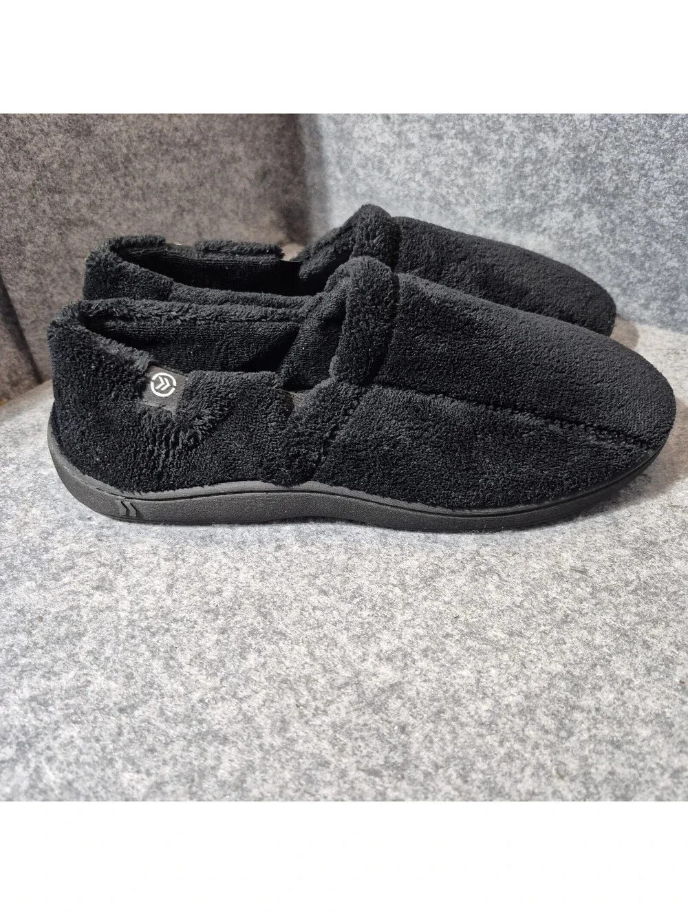 Isotoner Mens Slippers Size 9.5-10.5 Machine Washable